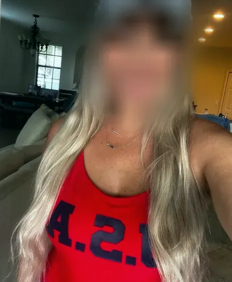 Antonia, 38