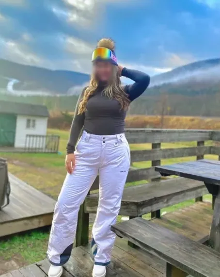 Claudia, 37