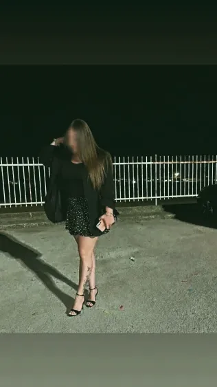 Daniela, 23