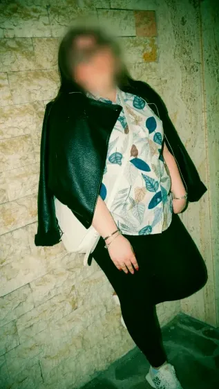 Nina, 29