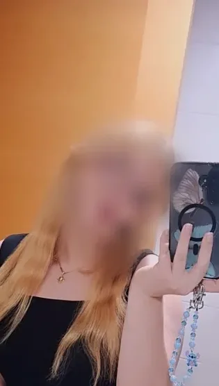 Nina, 26