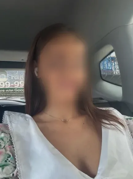 Nora, 35