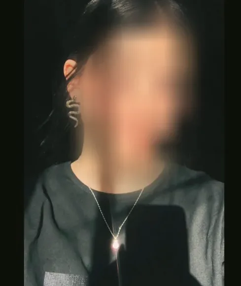 Pauline, 21